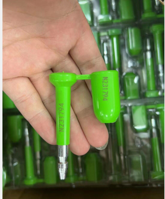 新海PEL 提单号ESUSHAVRA****** ，俄罗斯航线，营运人HGL   有专用封